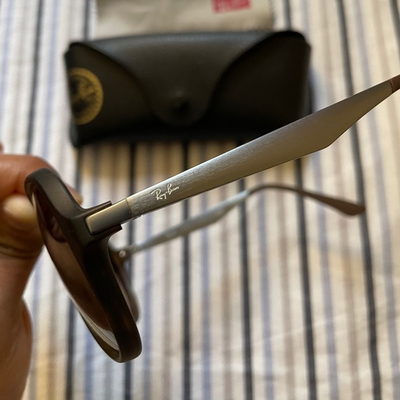 RAY-BAN Sunglasses RB4235 (authentic) - Picture 5 of 7